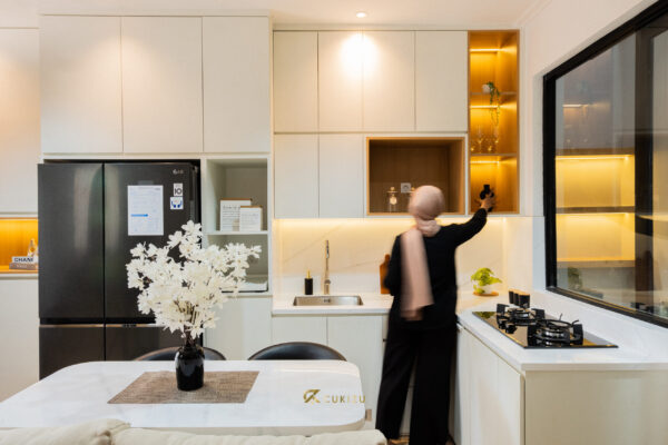 Mrs. Li – First Floor Foyer, Kitchen, Living